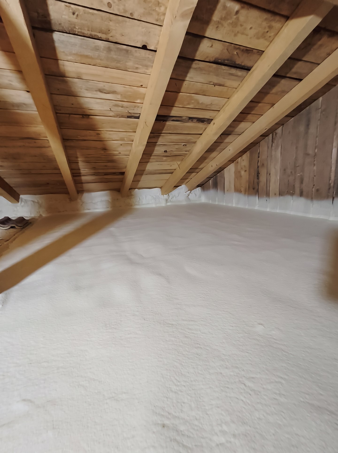 Planșeu în Moșnița — 125 m² în 3,5 ore după izolație cu spumă poliuretanică