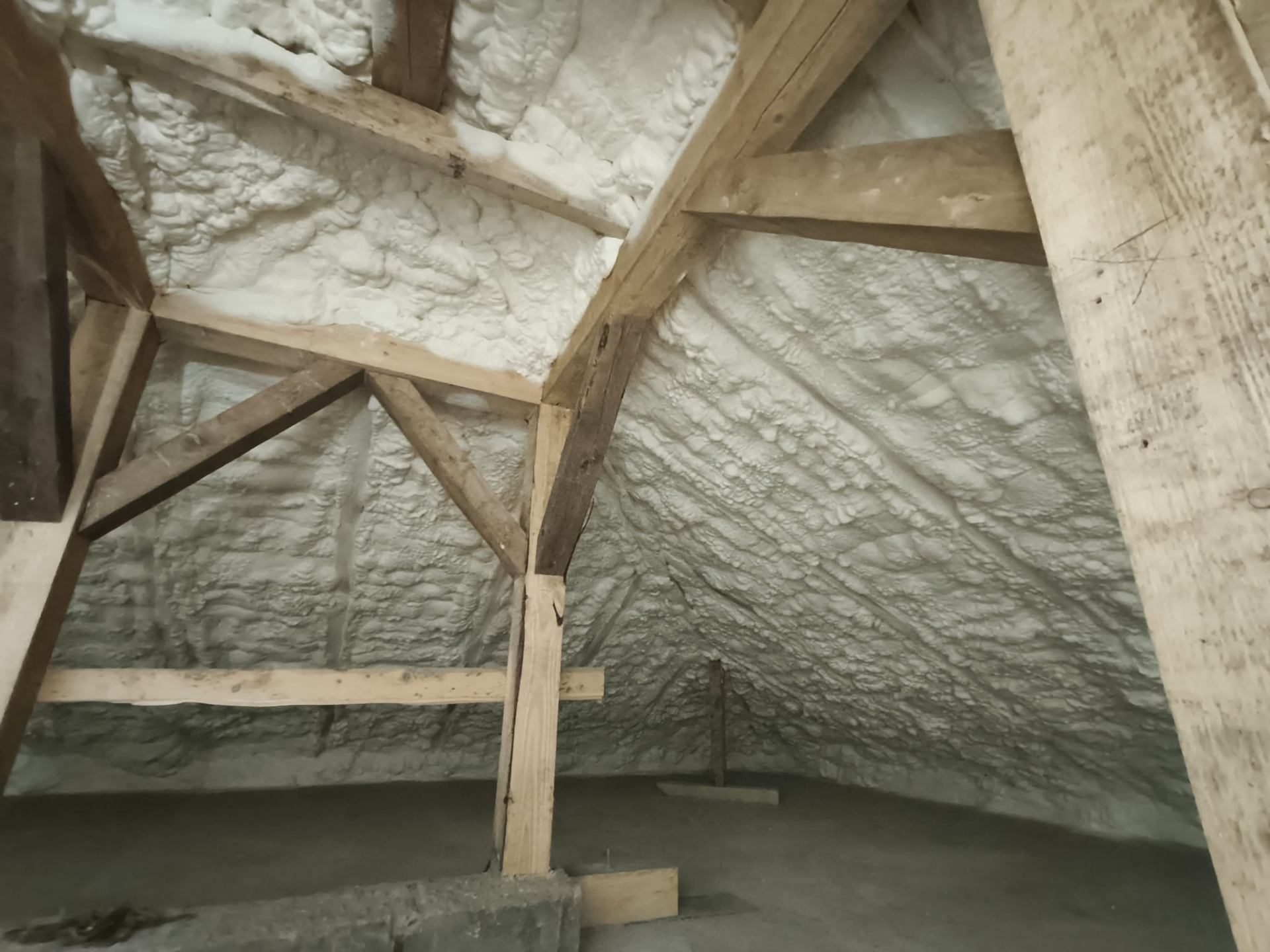 Izolare acoperișuri și mansarde