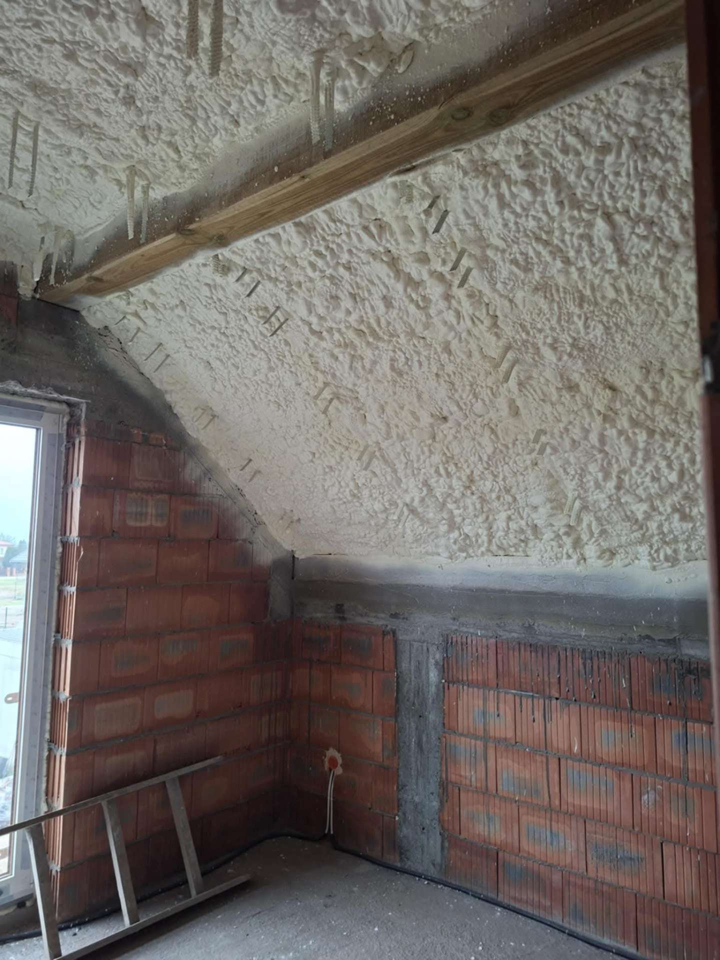 Izolare pereți și tavane