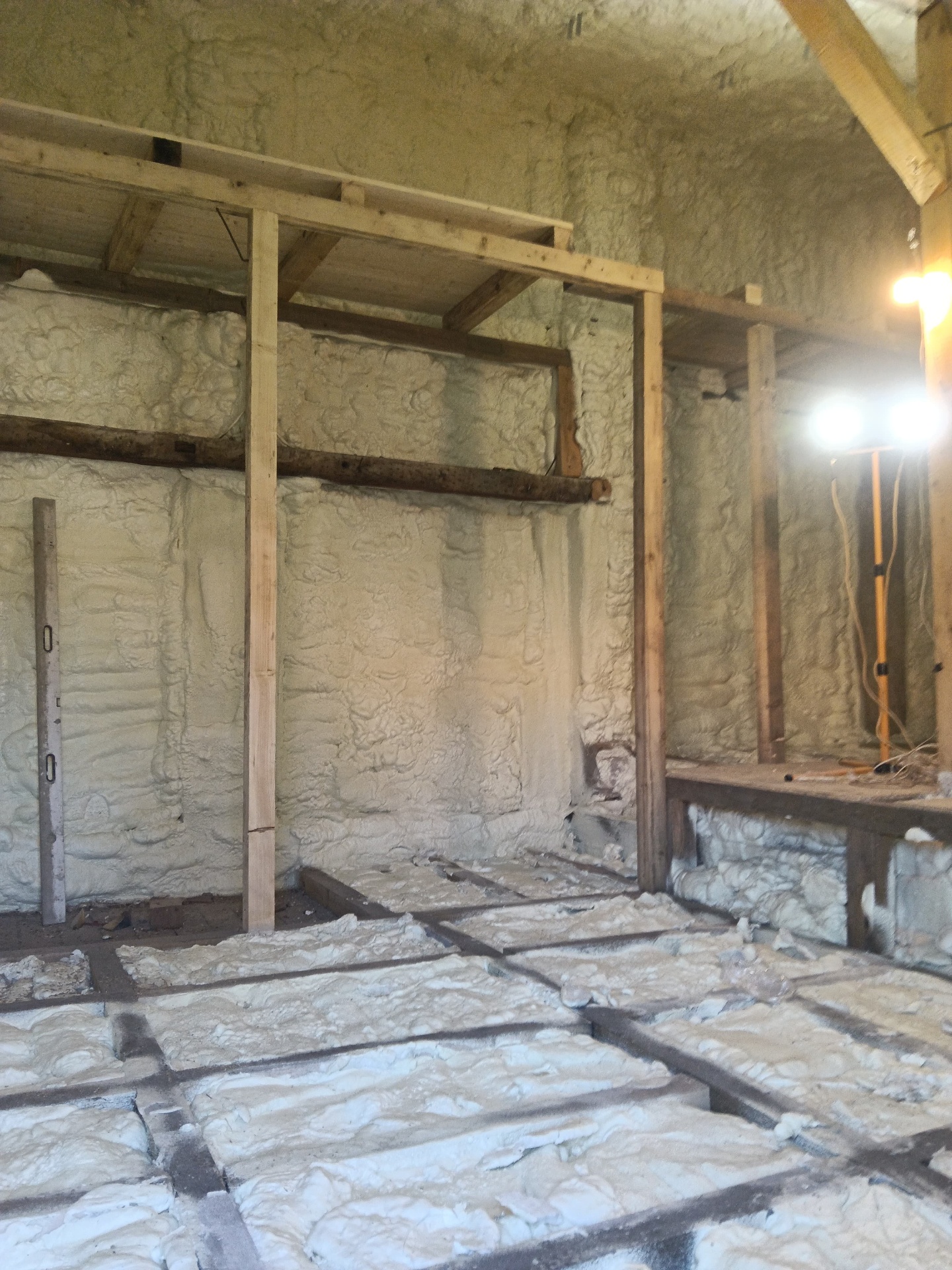 Izolare planșeu și pereți