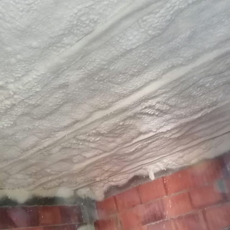 Detaliu aplicare spumă